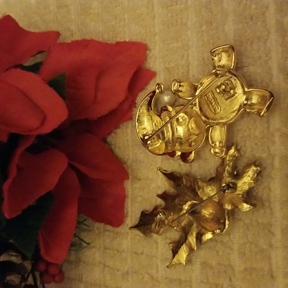 2 CHRISTMAS PINS - Picture 3 of 7